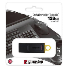 Carica l&#39;immagine nel visualizzatore di Gallery, Memoria USB Kingston DataTraveler DTX Nero