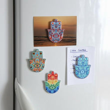 Carica l'immagine nel visualizzatore di Gallery, Calamita HAMSA (6 x 8 cm) - New Shop Generation
