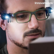 Carica l'immagine nel visualizzatore di Gallery, Clip LED per Occhiali 360° InnovaGoods (Pacco da 2) - New Shop Generation