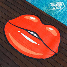 Carica l'immagine nel visualizzatore di Gallery, Telo Mare Bacio Adventure Goods - New Shop Generation