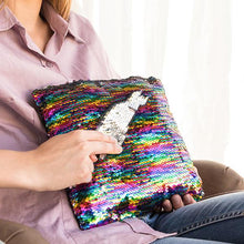 Carica l'immagine nel visualizzatore di Gallery, Cuscino Magico con Paillettes Rainbow