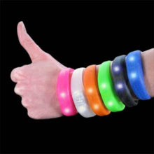 Carica l'immagine nel visualizzatore di Gallery, Braccialetto in Silicone Blink Bandz - New Shop Generation